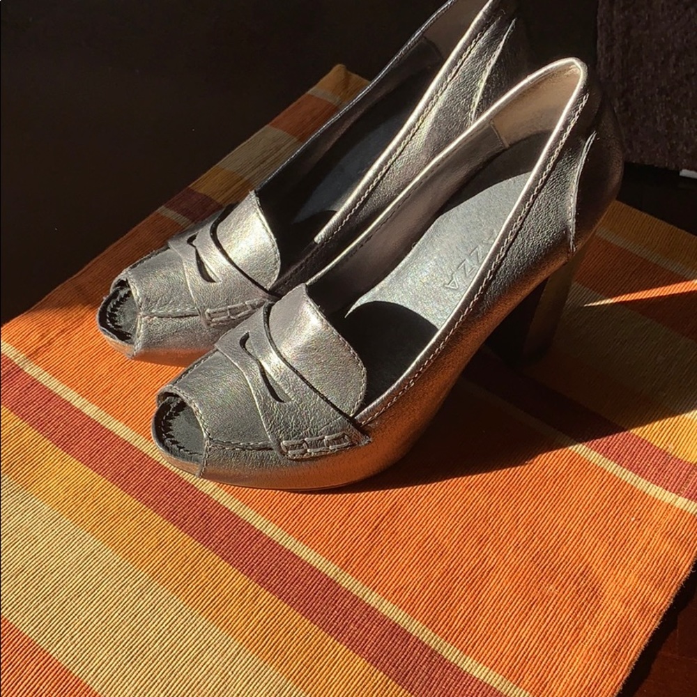 Apepazza Shoes Grey Metallic Shoes Size 9.5.